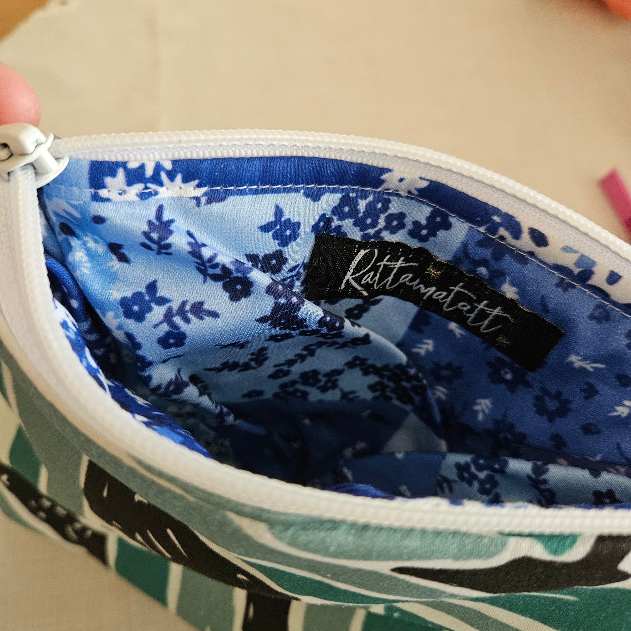 Powderpuff make-up zip pouch