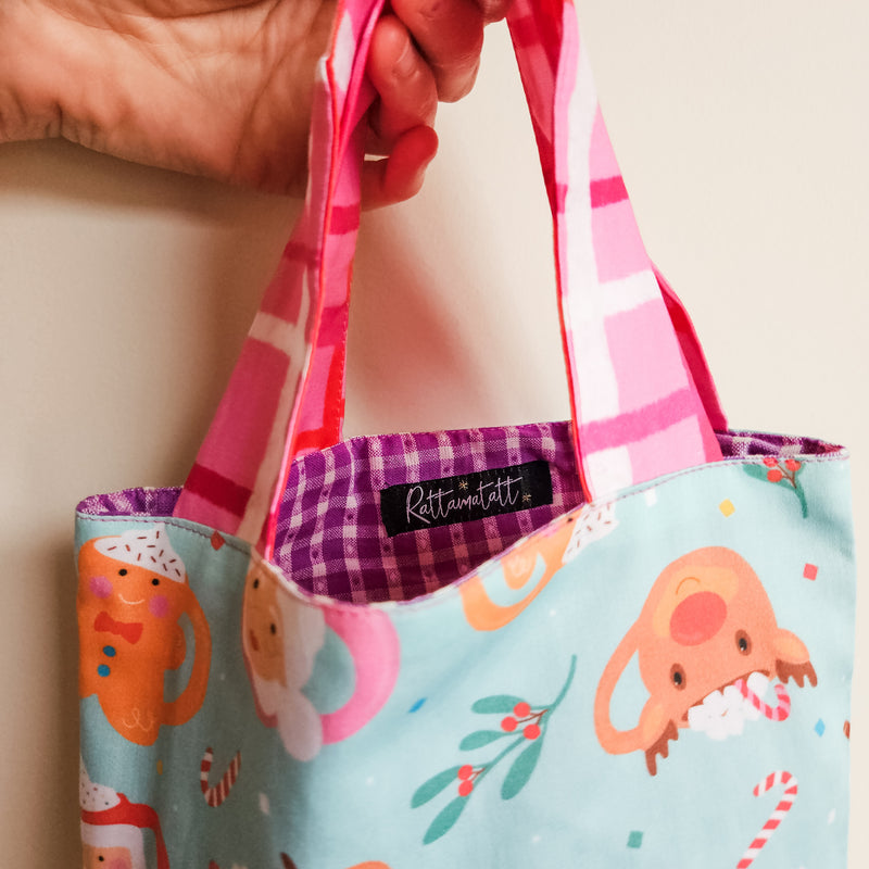 Small Christmas cheers print tote bag