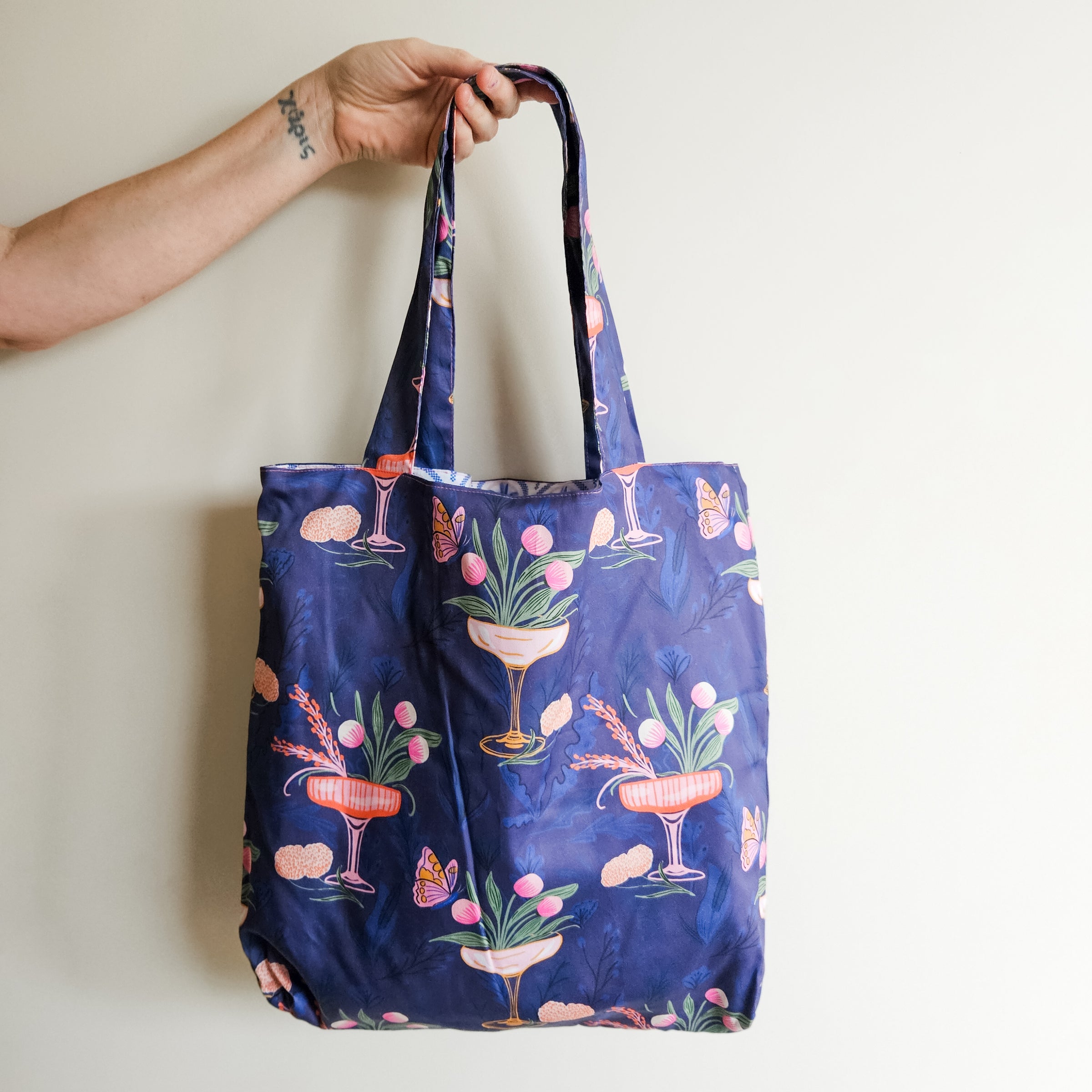 Petal punch print tote bag