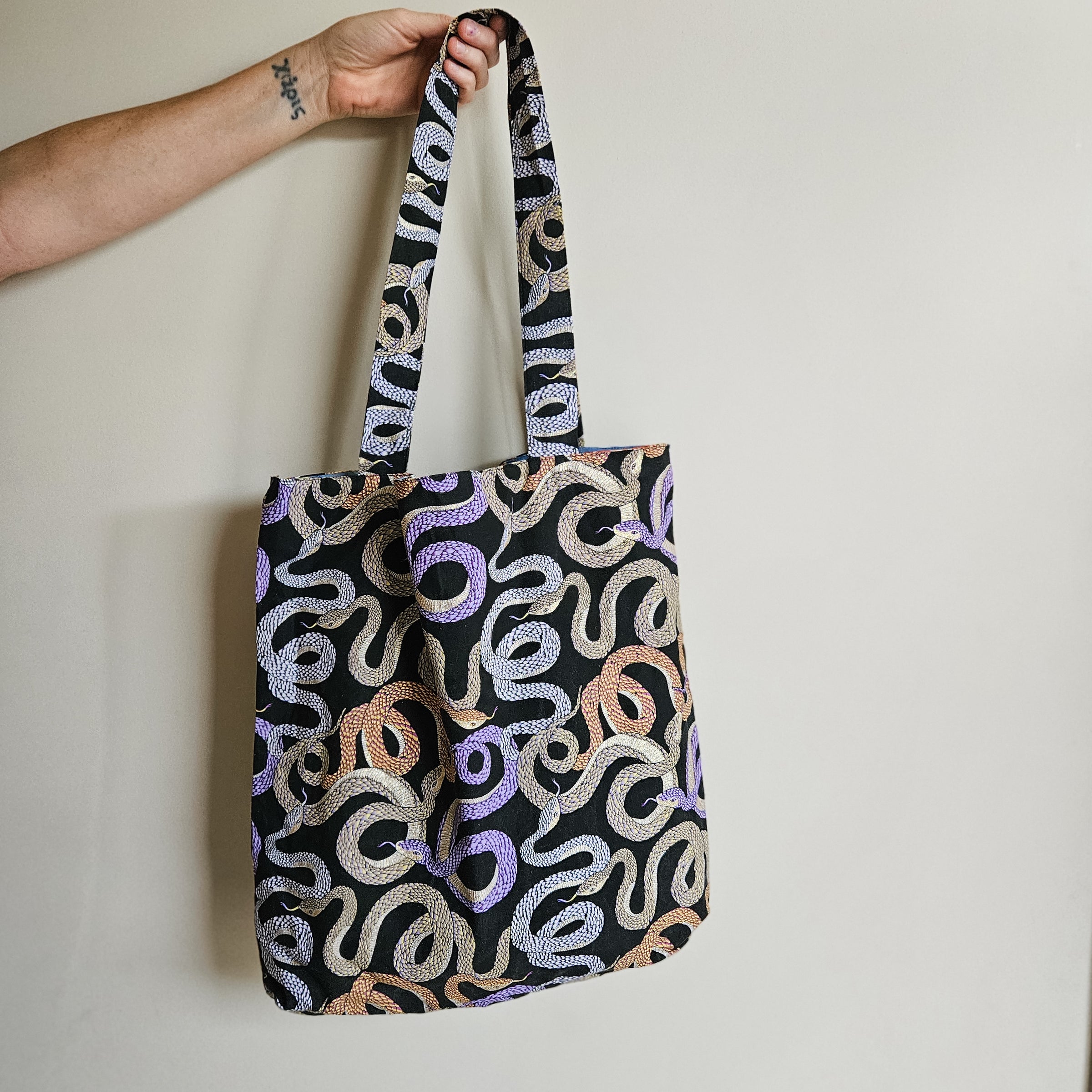 Cobra print tote bag