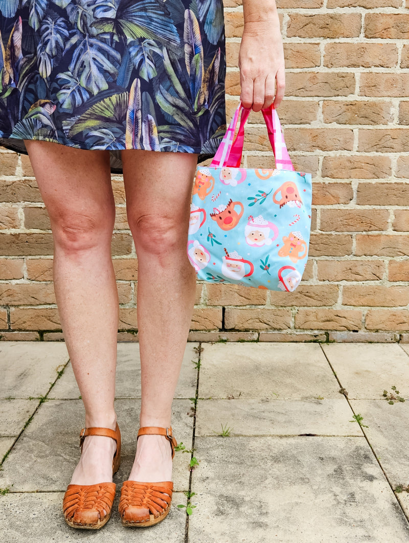 Small Christmas cheers print tote bag