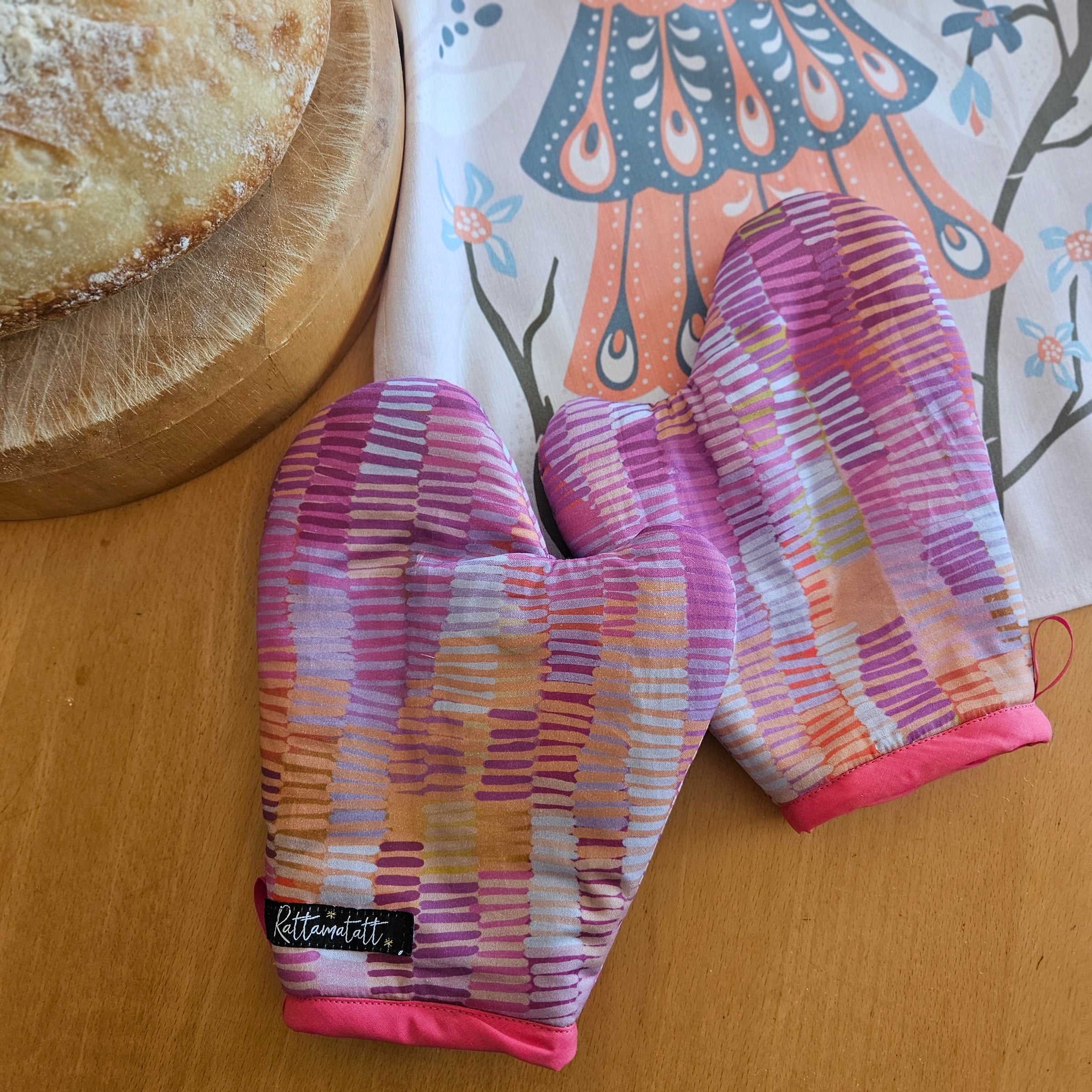 Pink Flamingo oven mitts- set
