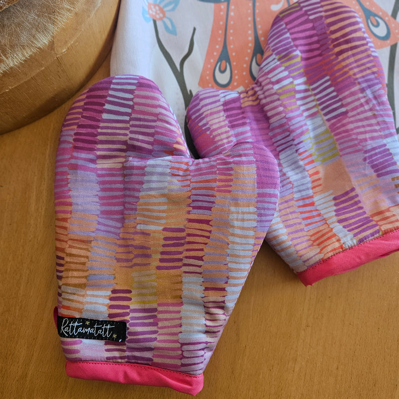 Pink Flamingo oven mitts- set